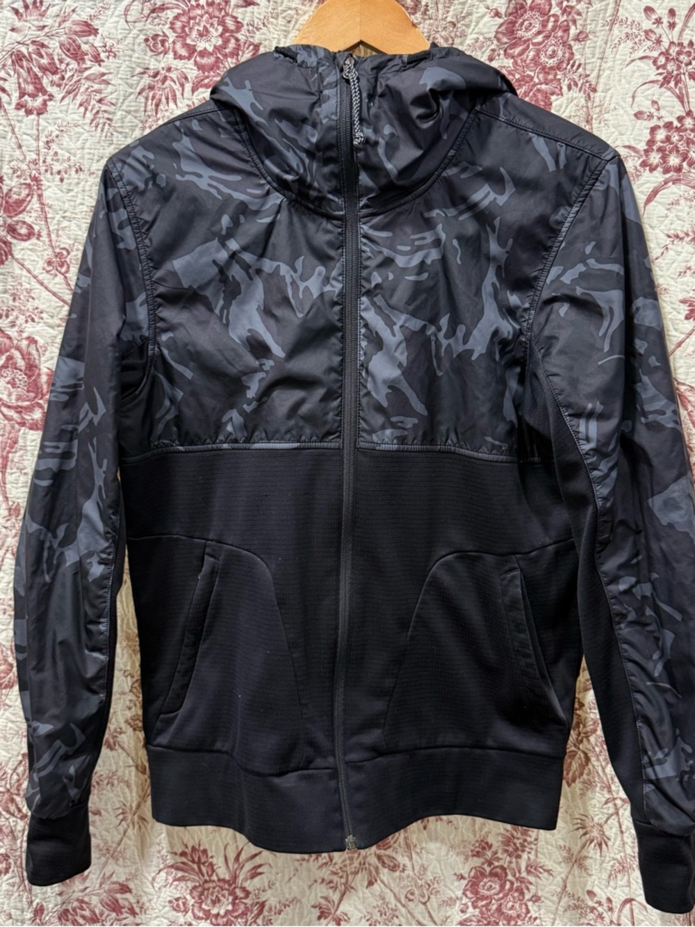 The North Face Lightweight Jacket Black Camo Full Zip Men’s S